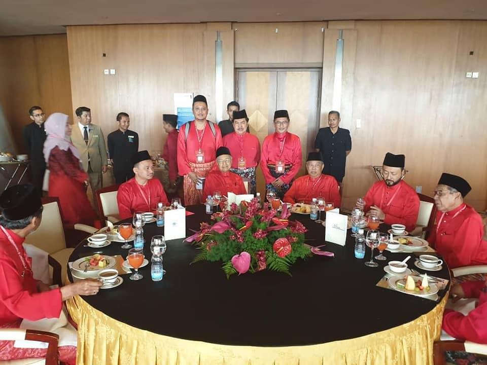 Alhamdulillah petisyen dari PDAM telah disampaikan terus ke tangan YAB Tun pada