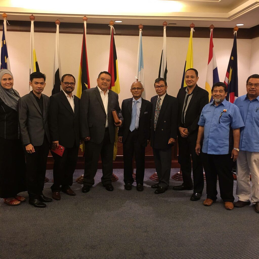 Had a positive meeting with KPDNKK led by Dato' TKSU. Issues discussed were pric